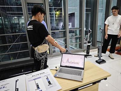 雙目視覺+AI大模型 從云鯨逍遙001看國產(chǎn)清潔家電的研發(fā)新范式與未來趨勢(shì)